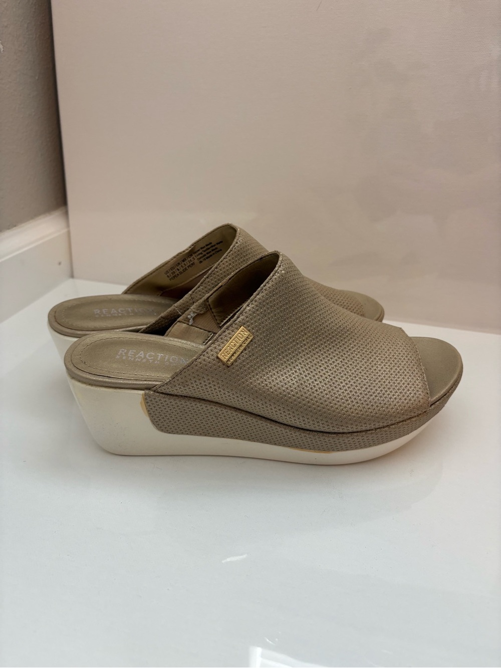 Kenneth Cole Reaction Taupe Open-Toe Wedge Slide